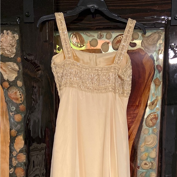 Fleur De Lis dress, size 4 prom dress yellow in amazing condition embellished - Picture 3 of 7